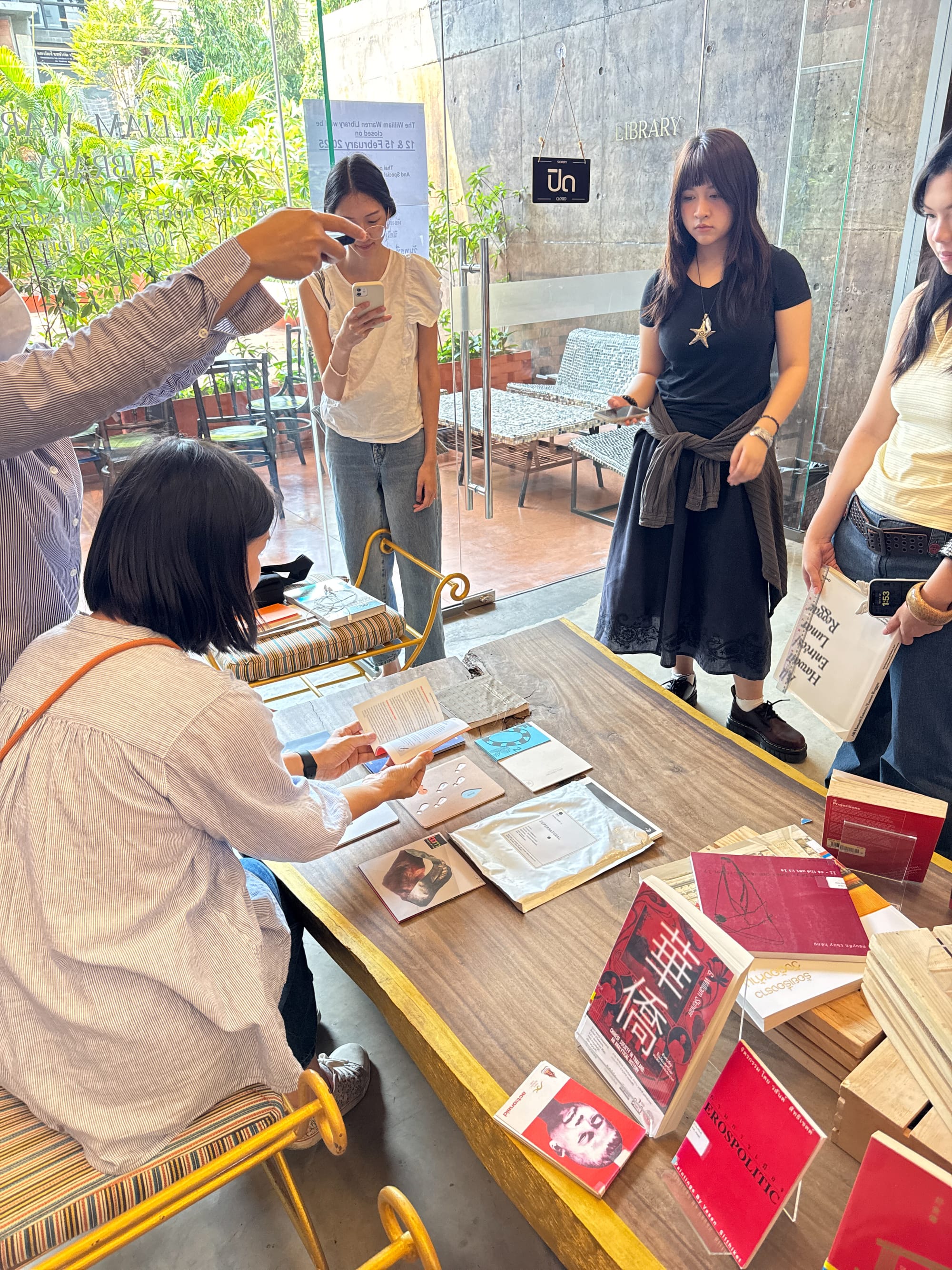 ติวเรขศิลป์ ทัศนศึกษาห้องสมุดศิลปะ
